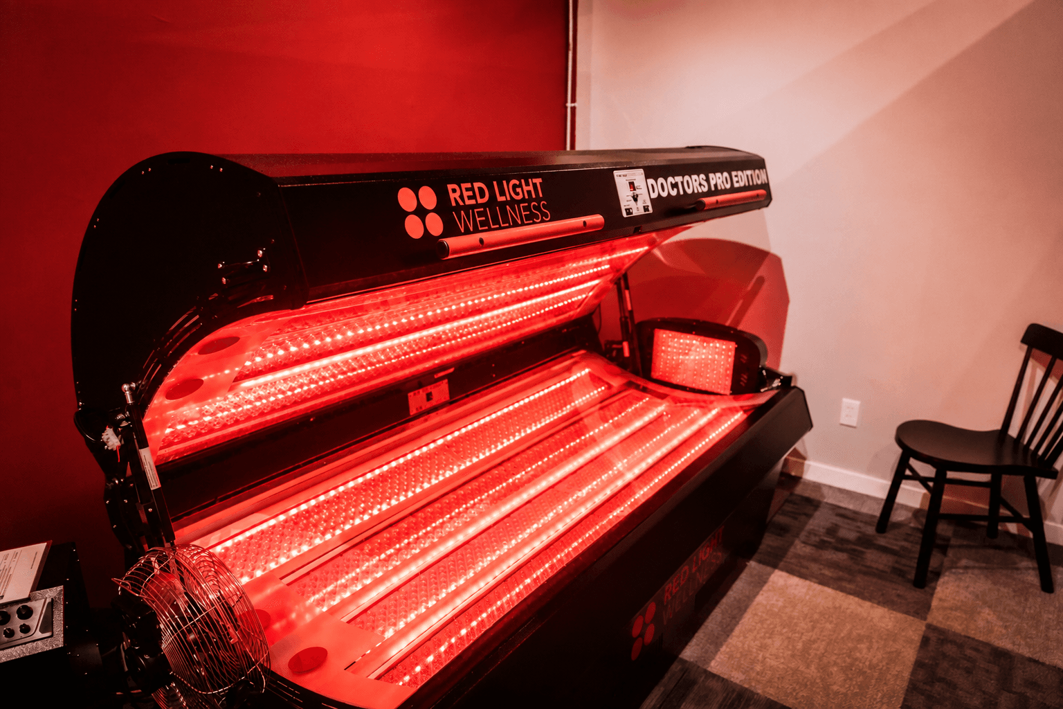 Full-body Red Light Wellness 'Doctors Pro Edition' light bed in a treatment room at Elevate Wellness Studio